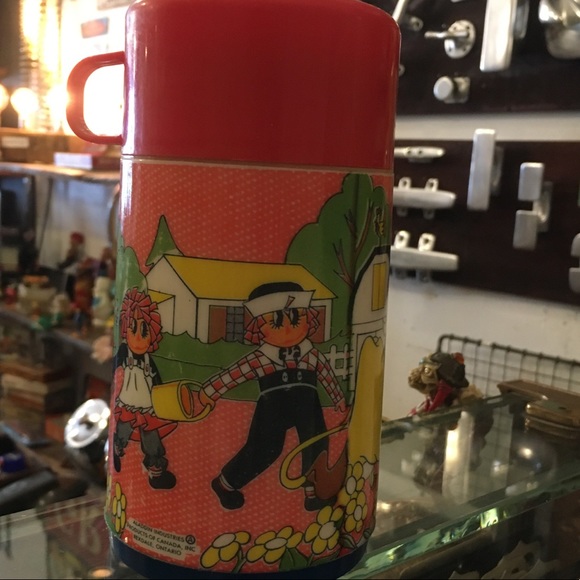 Vintage Raggedy Ann and Andy thermos. - Picture 2 of 5